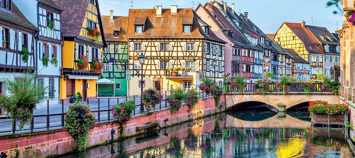 ville alsacienne avec eau
