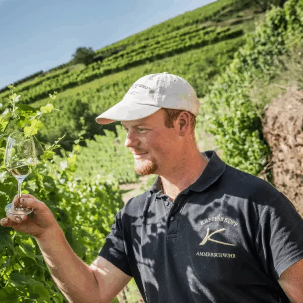 guillaume du domaine heitzmann dans ses vignes