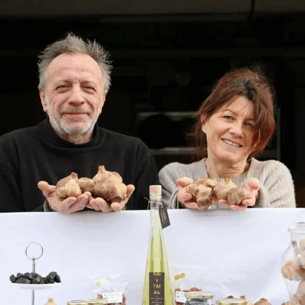 hervé et carole avec leur gamme de produit