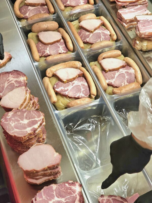 mise sous vide sur la ligne de production de choucroute