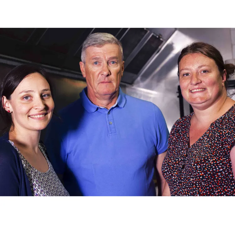juli audrey et leur papa des confitures du vignoble