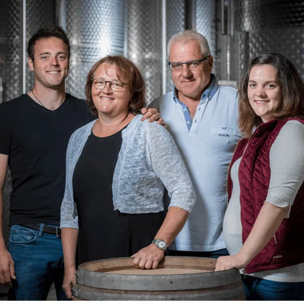 famille fritz schmitt dans leur cave