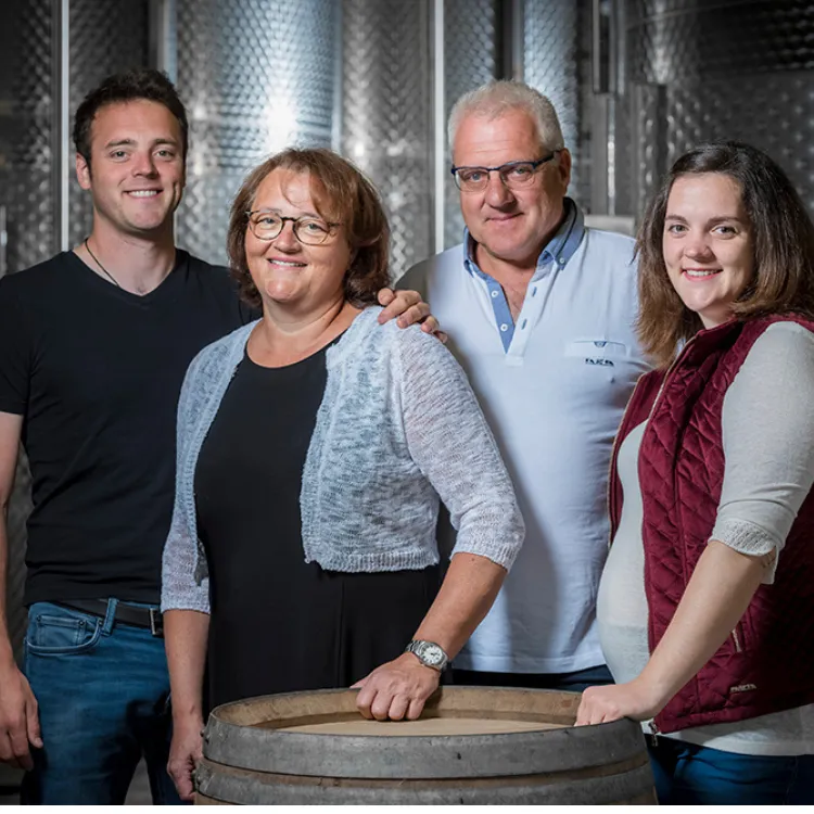 famille fritz schmitt dans leur cave