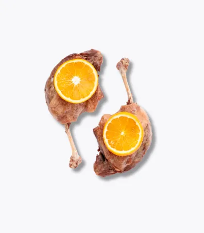 2 cuisses de canard à l'orange sur fond gris