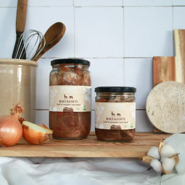 2 bocaux nemrod de baeckaoffe de gibier dans une cuisine