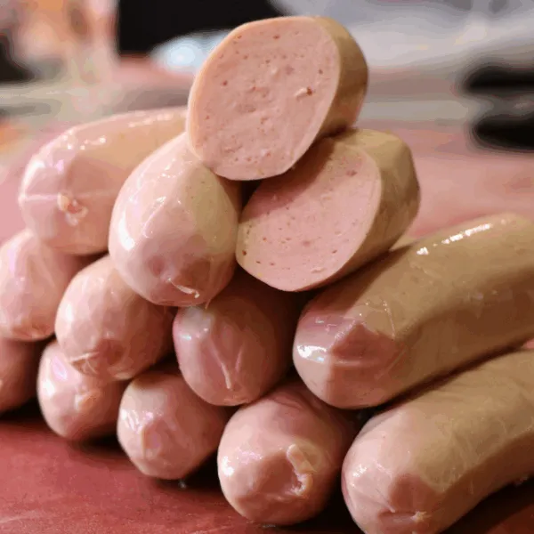 montagne de saucisses blanches