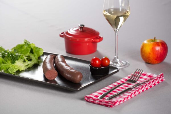 2 boudins noir sur assiette avec couverts d'Alsace