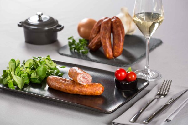 saucisses fumées à cuire en présentation