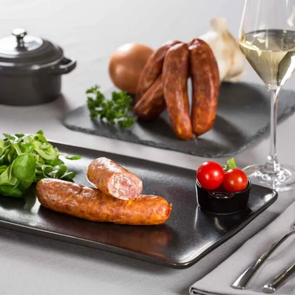 saucisses fumées à cuire en présentation