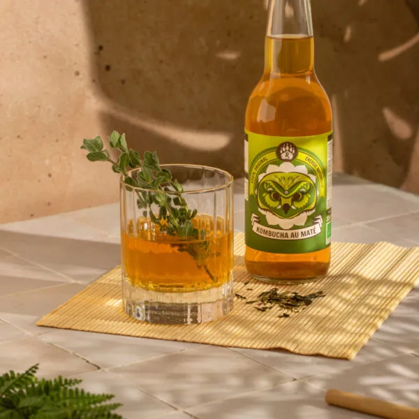 bouteille + verre kombucha maté