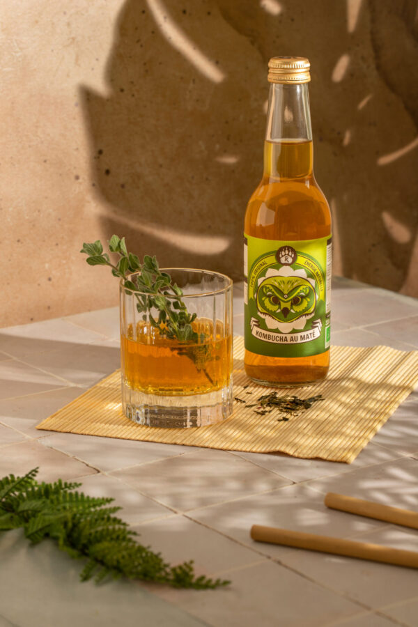 bouteille + verre kombucha maté