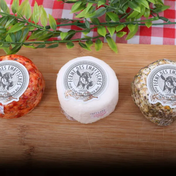 trio sur planche de chèvre frais