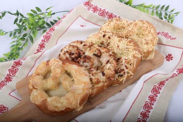 4 bretzel alignés sur planche
