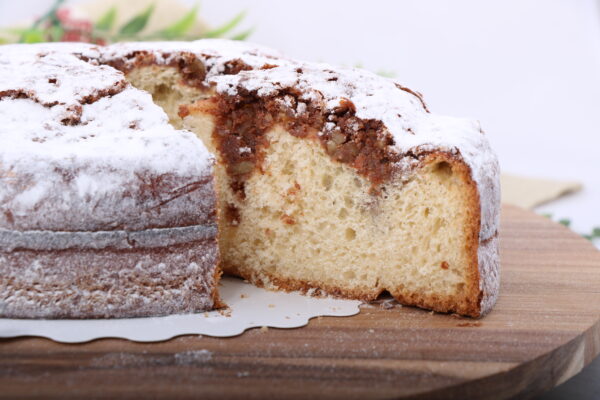 gros plan sur une part de gâteau à la cannelle