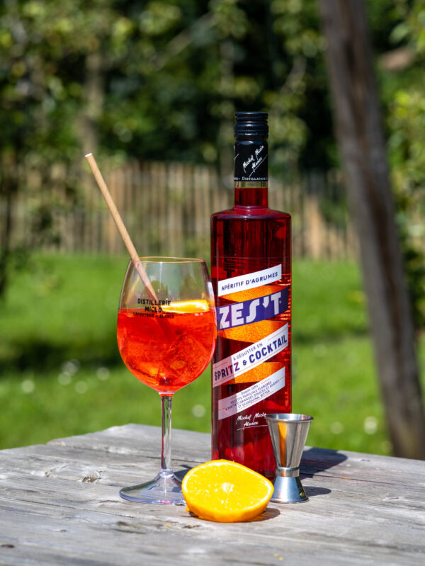 bouteille et verre d'aperol miclo