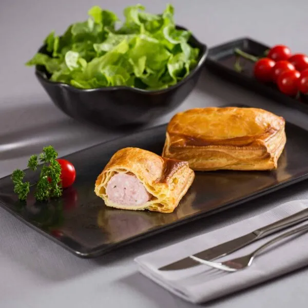 2 friands à la viande avec 1 coupé en 2