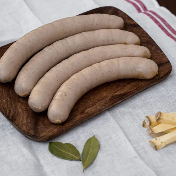 saucisse blanche de sanglier sur planche et torchon