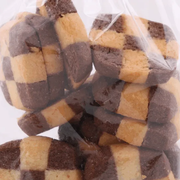 zoom sur les damiers chocolat table alsacienne