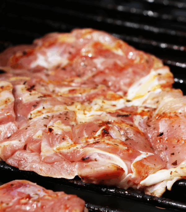 cuisse de poulet désossée marinée sur grille de bbq