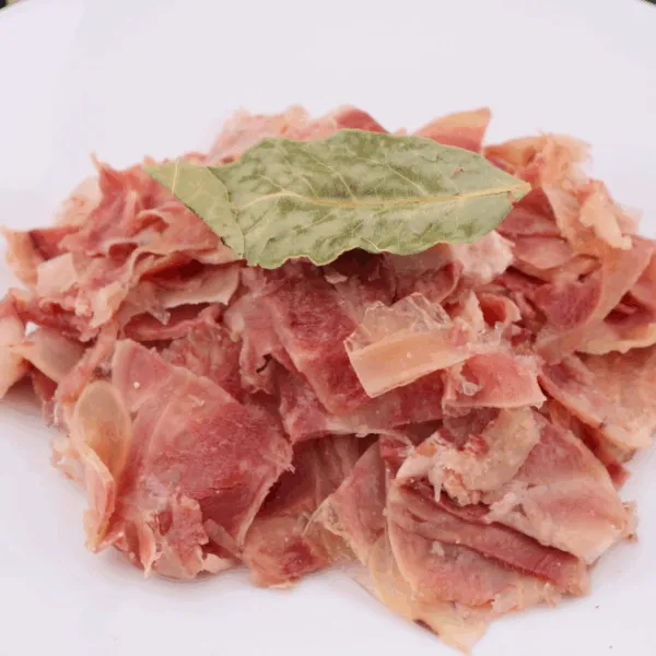 salade de museau de bœuf sur assiette