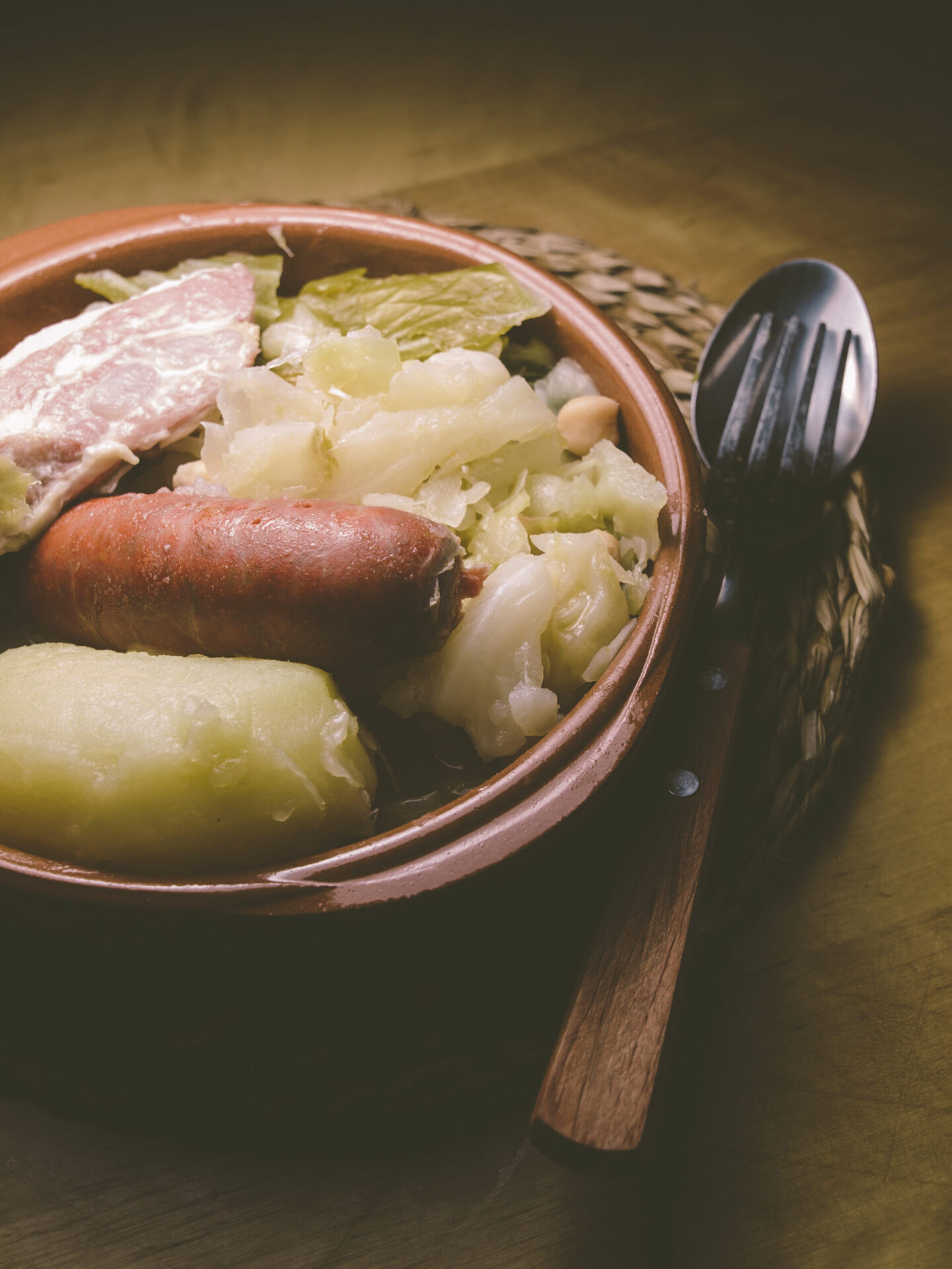 vue rapprochée de la choucroute avec couverts