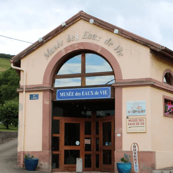 facade du musée des eaux de vie à Lapoutroie