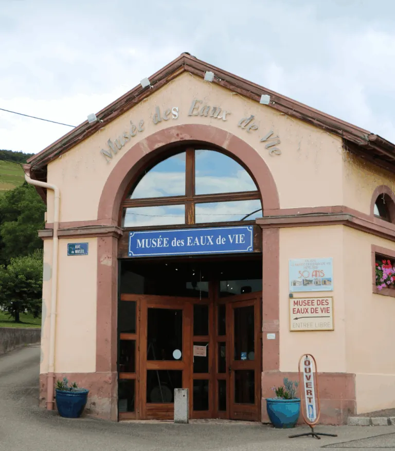 facade du musée des eaux de vie à Lapoutroie