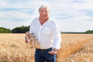 portrait paul poulaillon dans champs de blé