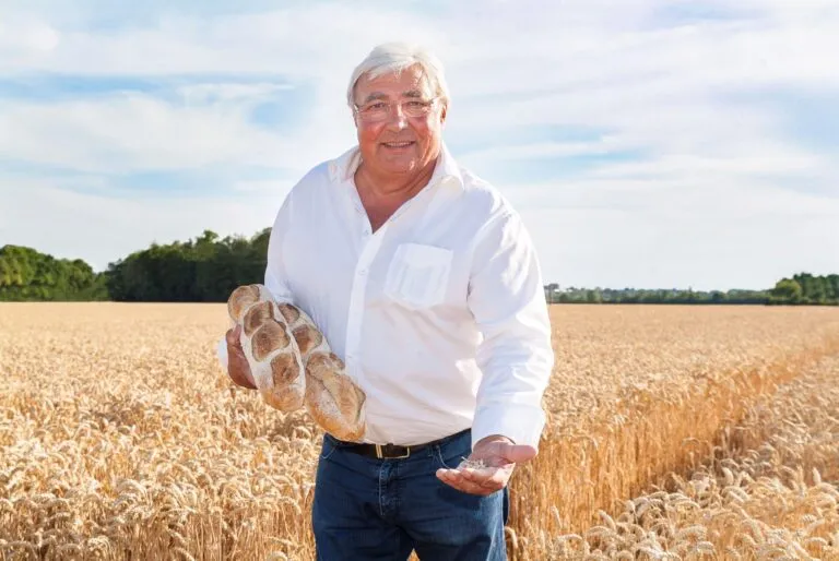 portrait paul poulaillon dans champs de blé