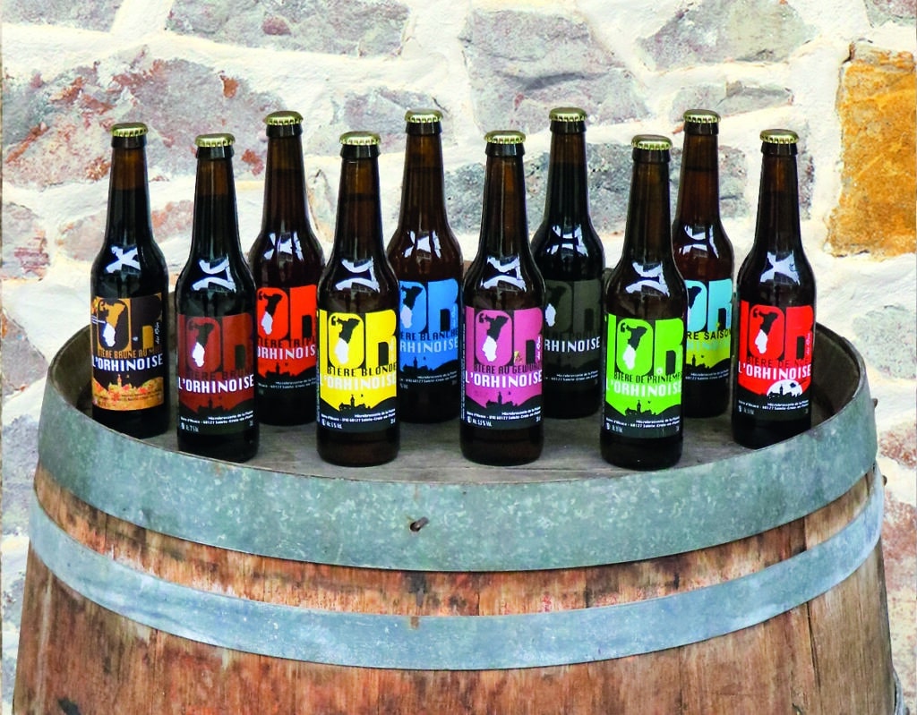 bouteilles de bières alsaciennes sur un tonneau