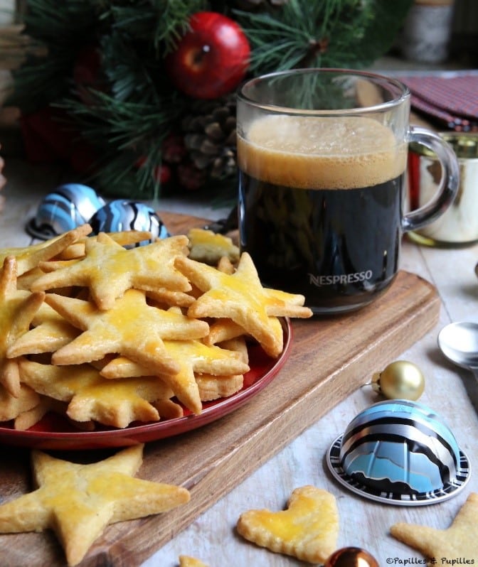 tasse de café et gâteaux de noel 