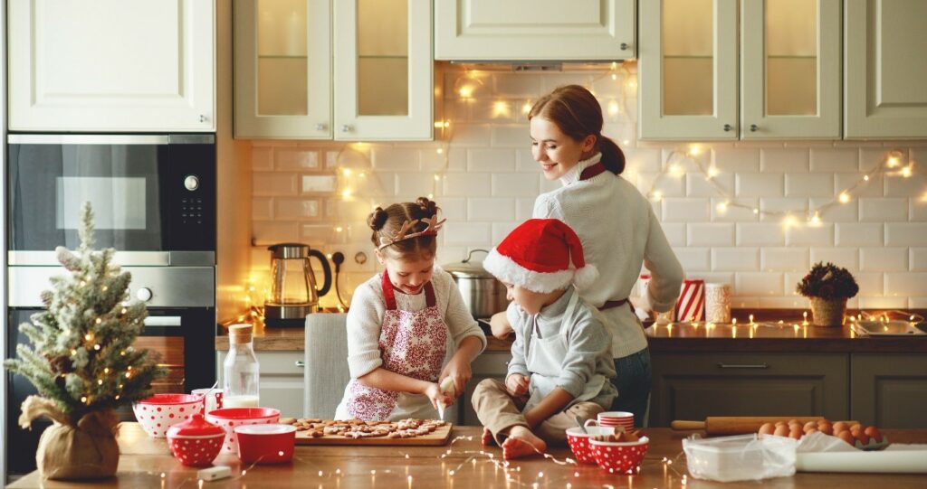 famille qui cuisine pour noel 